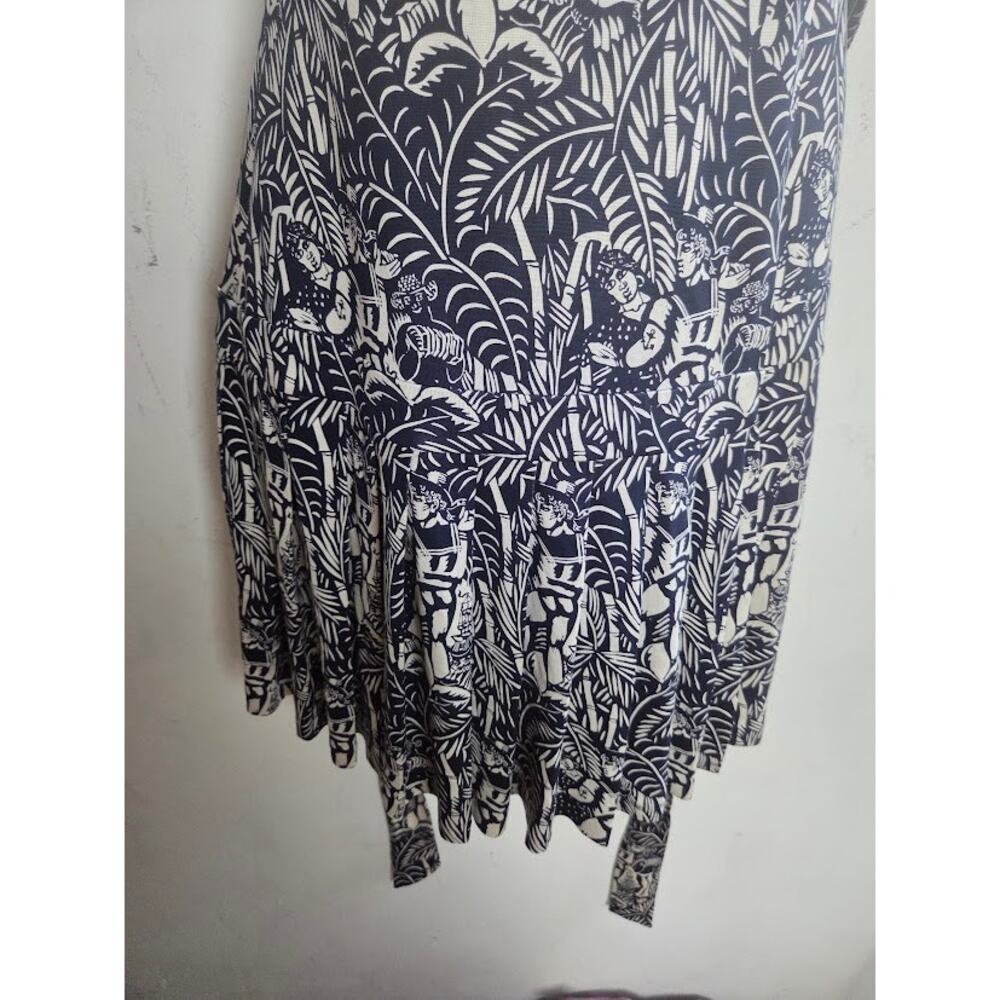 Diane von Furstenberg Blue White Greek Mythology 100% Silk Wrap Dress size 4 - Picture 4 of 12